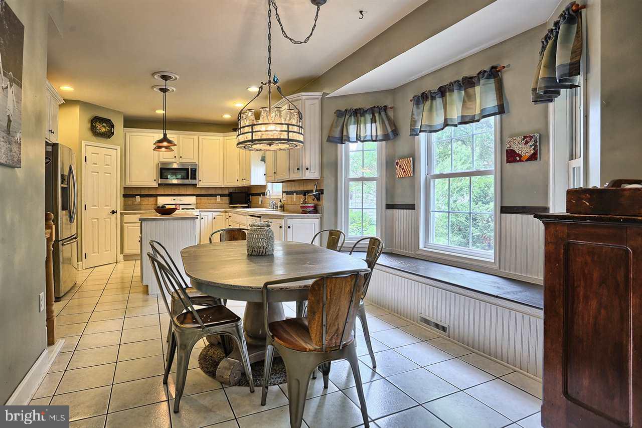 5960 Huntington Cmns Enola, PA 17025 - Photo 6 of 23