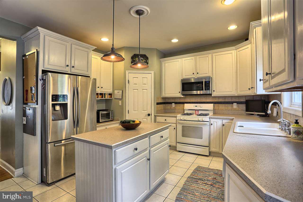 5960 Huntington Cmns Enola, PA 17025 - Photo 7 of 23