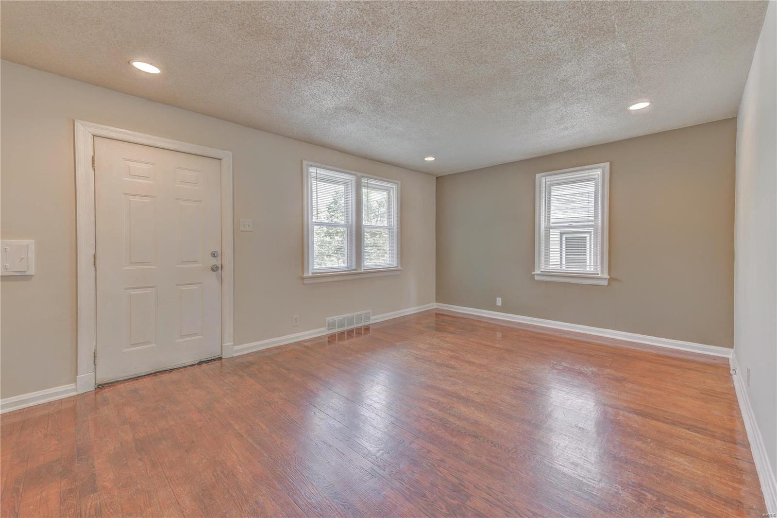 2990 Walton Road St. Louis, MO 63114 - Photo 4 of 24 Gallery Image 4