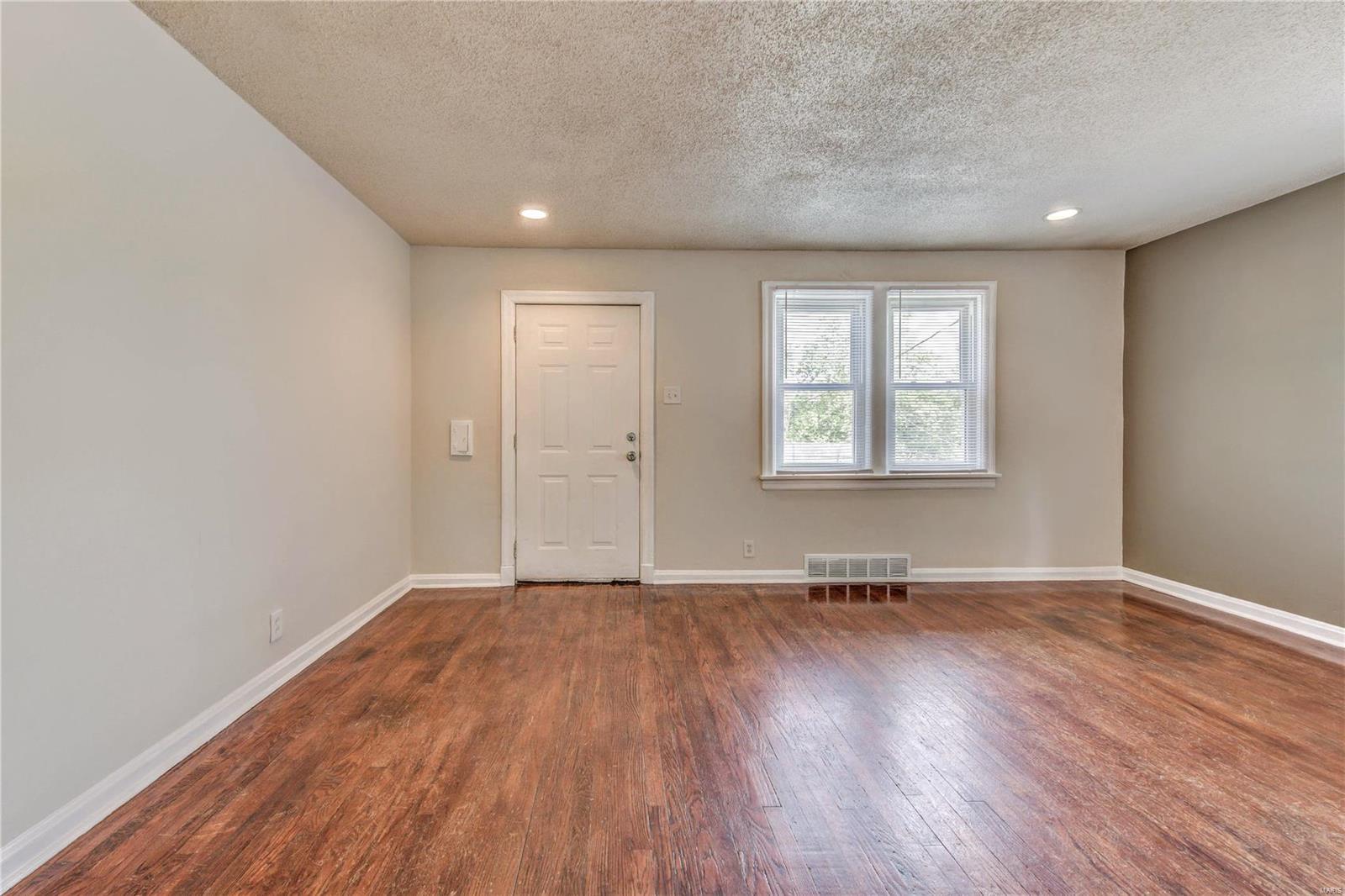 2990 Walton Road St. Louis, MO 63114 - Photo 5 of 24 Gallery Image 5