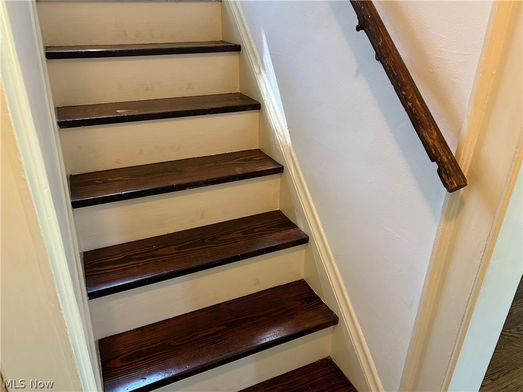3266 Ormond Road Cleveland, OH 44118 - Photo 16 of 40 Staircase to second floor