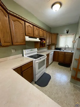 $189,900 | 1223 West Street, Emporia, KS 66801