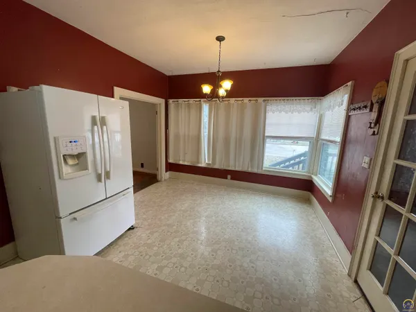 $189,900 | 1223 West Street, Emporia, KS 66801