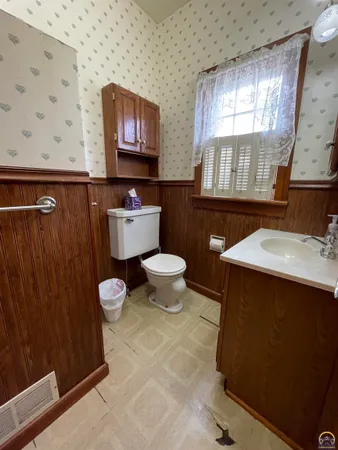 $189,900 | 1223 West Street, Emporia, KS 66801