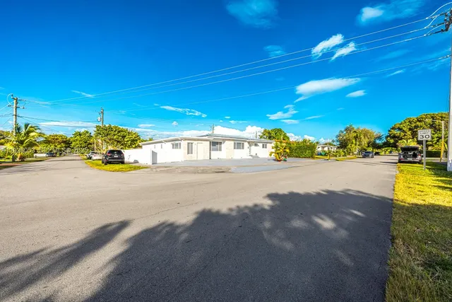 $920,000 | 9365 Southwest 44th Street, Miami, FL 33165