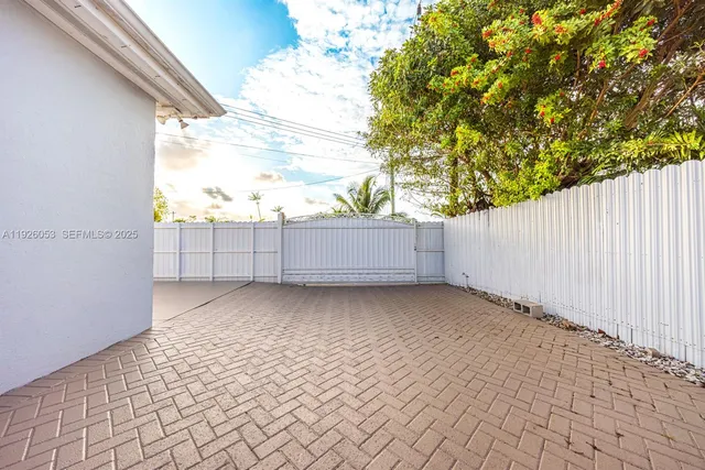 $920,000 | 9365 Southwest 44th Street, Miami, FL 33165