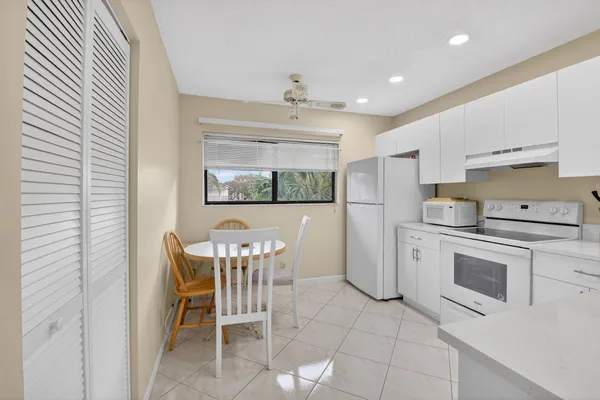 $159,900 | 15235 Lakes Of Delray Boulevard, Unit 303, Delray Beach, FL 33484