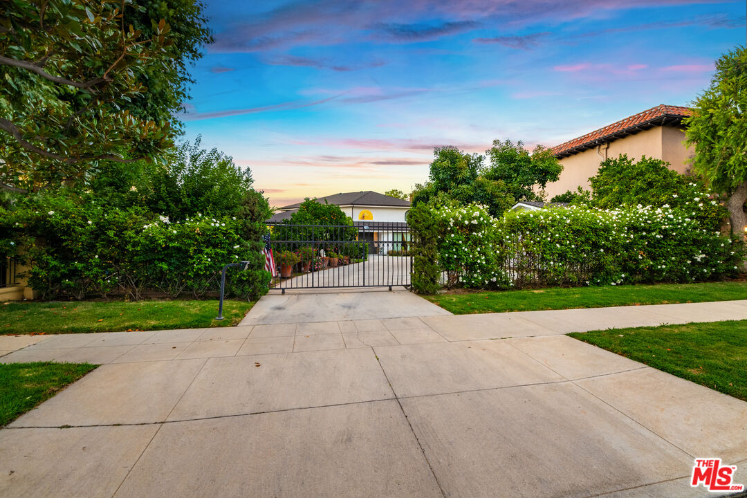10061 Valley Spring Lane Toluca Lake, CA 91602 - Photo 5 of 37 a view of a backyard