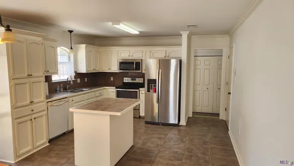 $239,000 | 13417 Meadow Crossing Drive, Walker, LA 70785