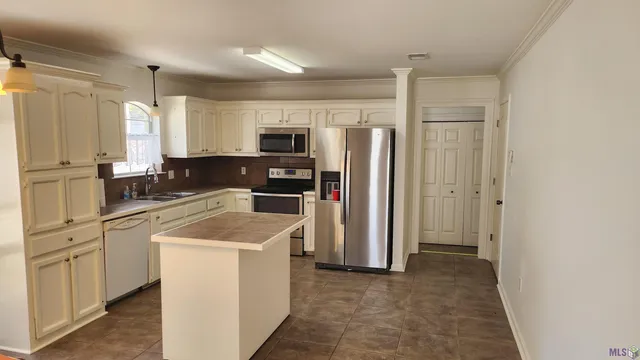 $239,000 | 13417 Meadow Crossing Drive, Walker, LA 70785