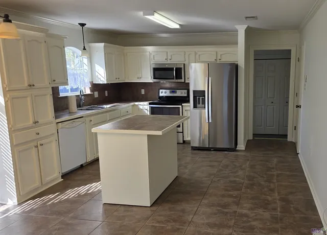 $239,000 | 13417 Meadow Crossing Drive, Walker, LA 70785