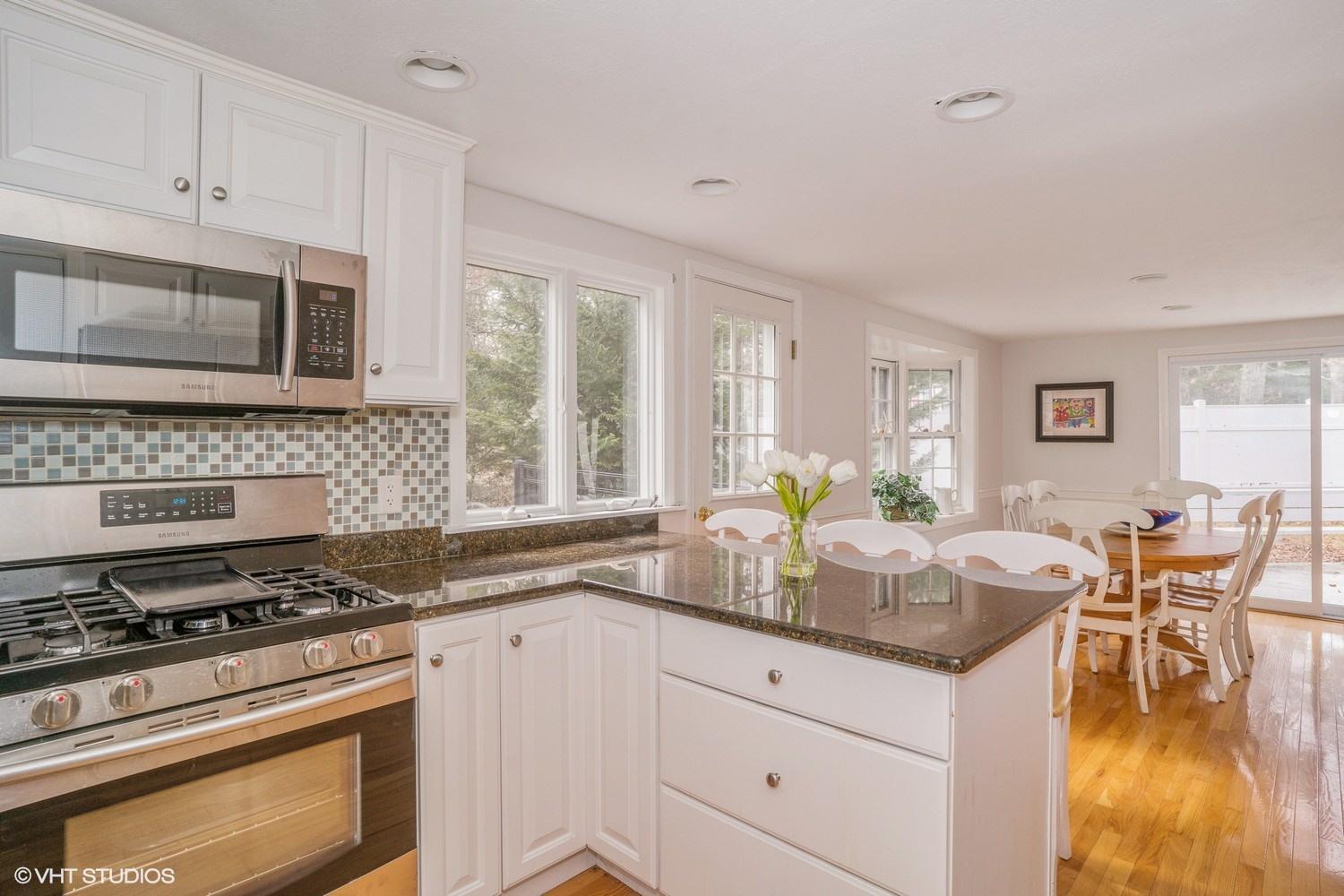 39 Finway Mashpee, MA 02649 - Photo 5 of 27 05_39Finway_92_KitchenDiningRoom_MLSuse_