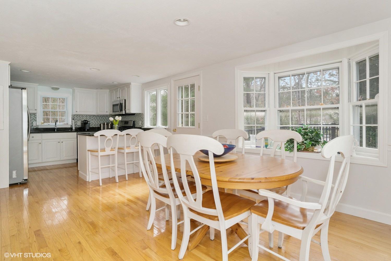 39 Finway Mashpee, MA 02649 - Photo 6 of 27 06_39Finway_92001_KitchenDining_MLSuse_1