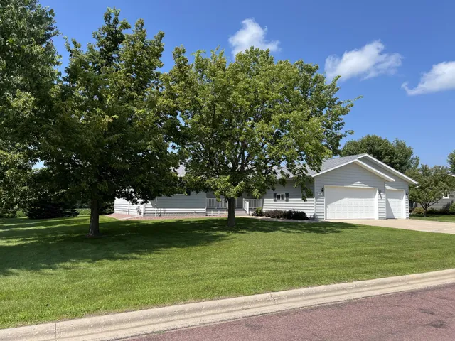 $290,000 | 720 Plum Avenue, Windom, MN 56101