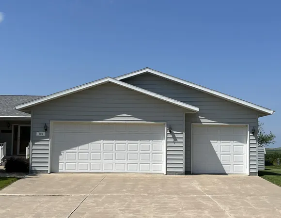 $290,000 | 720 Plum Avenue, Windom, MN 56101