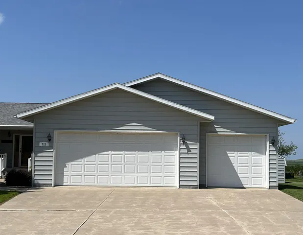 $290,000 | 720 Plum Avenue, Windom, MN 56101