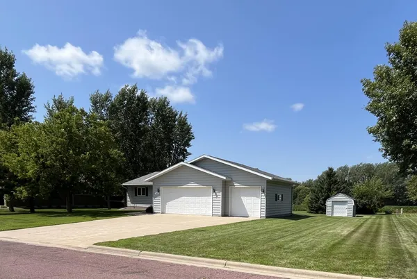 $290,000 | 720 Plum Avenue, Windom, MN 56101