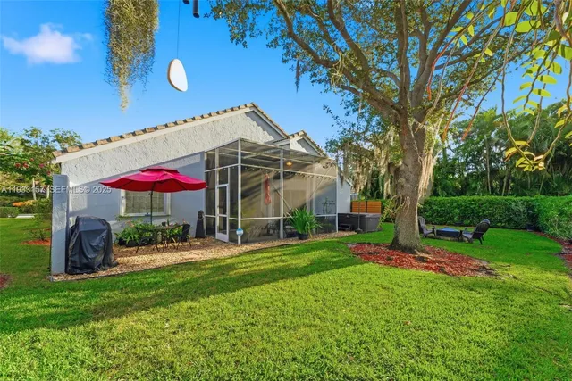 a view of a house with a yard
