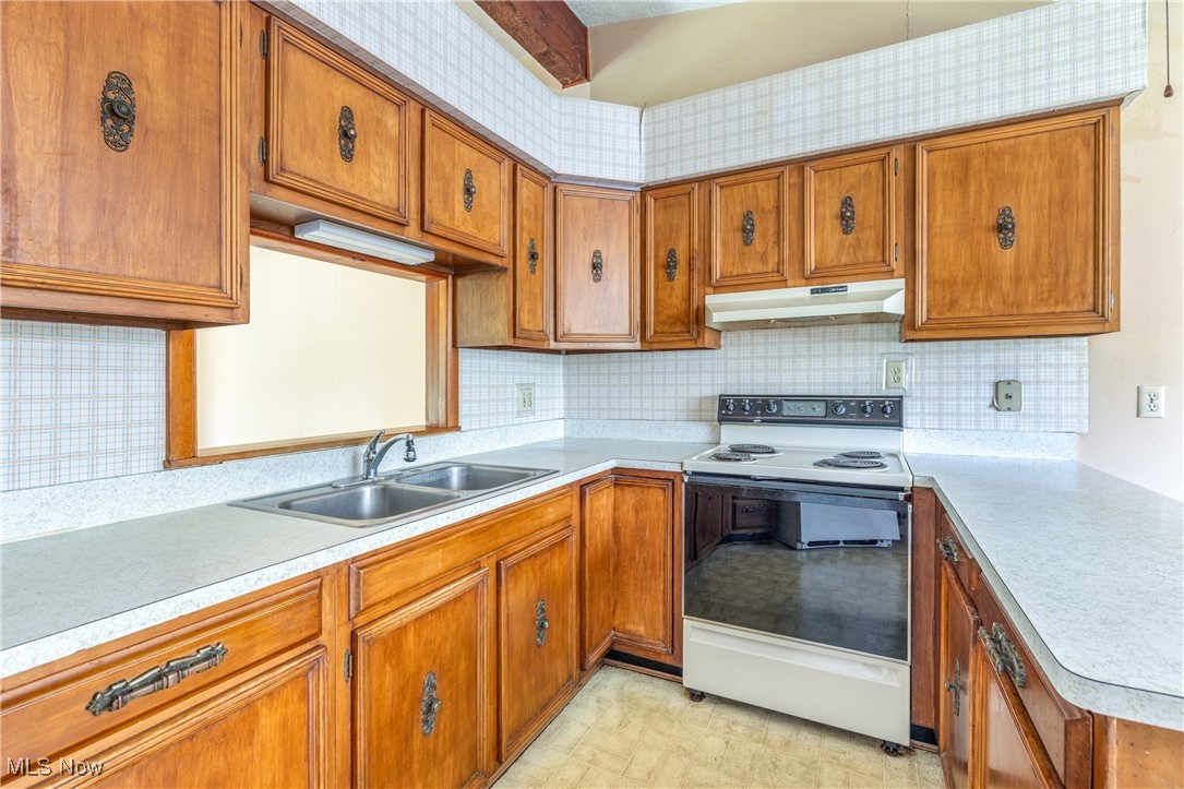 3529 Spring Valley Road Akron, OH 44333 - Photo 12 of 46