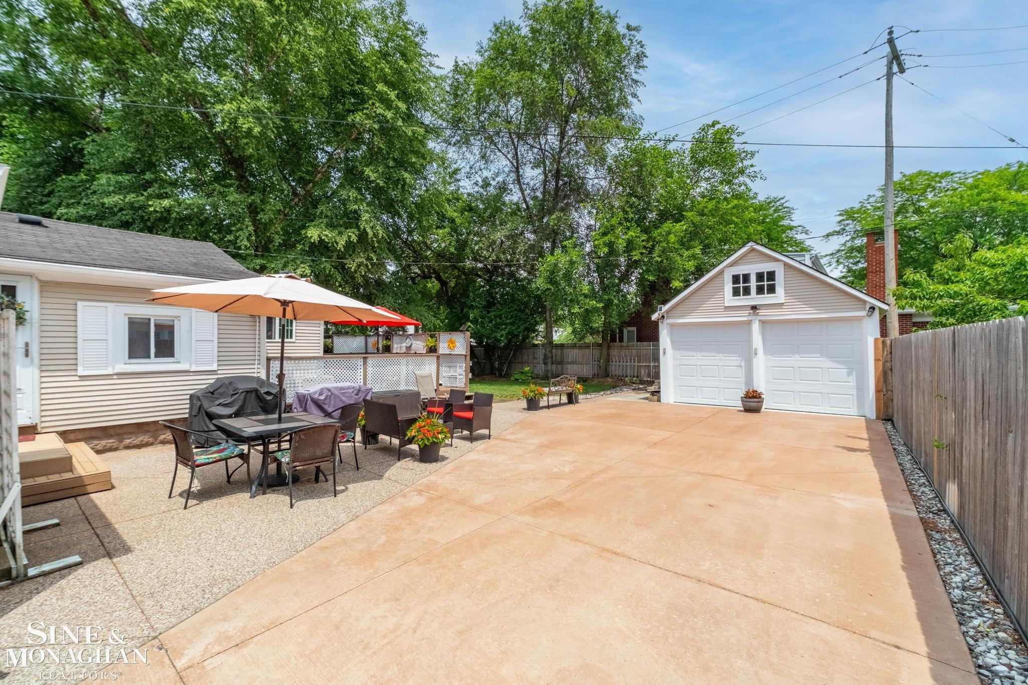 134 Kerby Road Grosse Pointe, MI 48236 - Photo 50 of 69 50213365-49c306fa-9dae-466d-abf5-c20216d32ee7.JPG