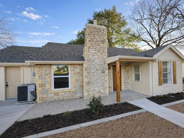 $239,000 | 900 West Wrights Avenue, Comanche, TX 76442