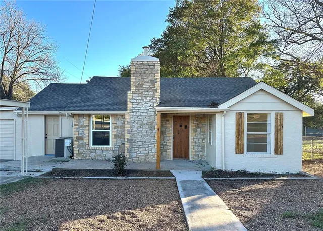 $239,000 | 900 West Wrights Avenue, Comanche, TX 76442
