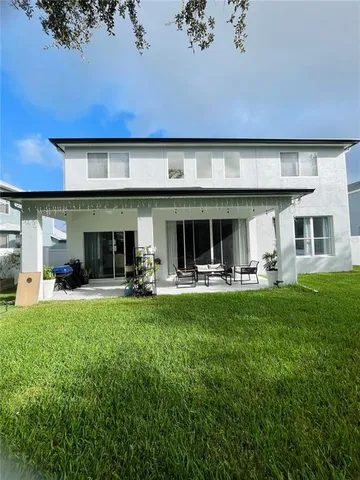 a view of a house with backyard and porch