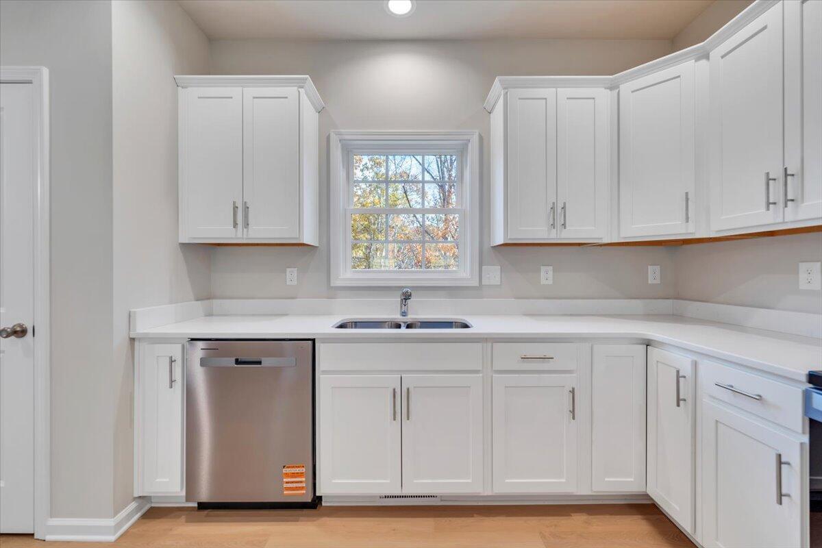 1109 Niagara Road Vinton, VA 24179 - Photo 9 of 25 a kitchen with white cabinets