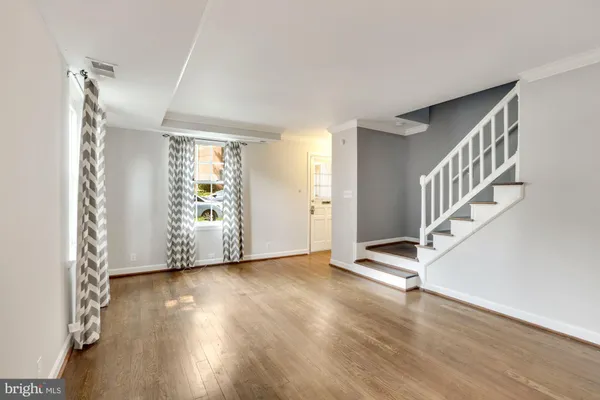 $2,400 | 2941 South Dinwiddie Street, Arlington, VA 22206
