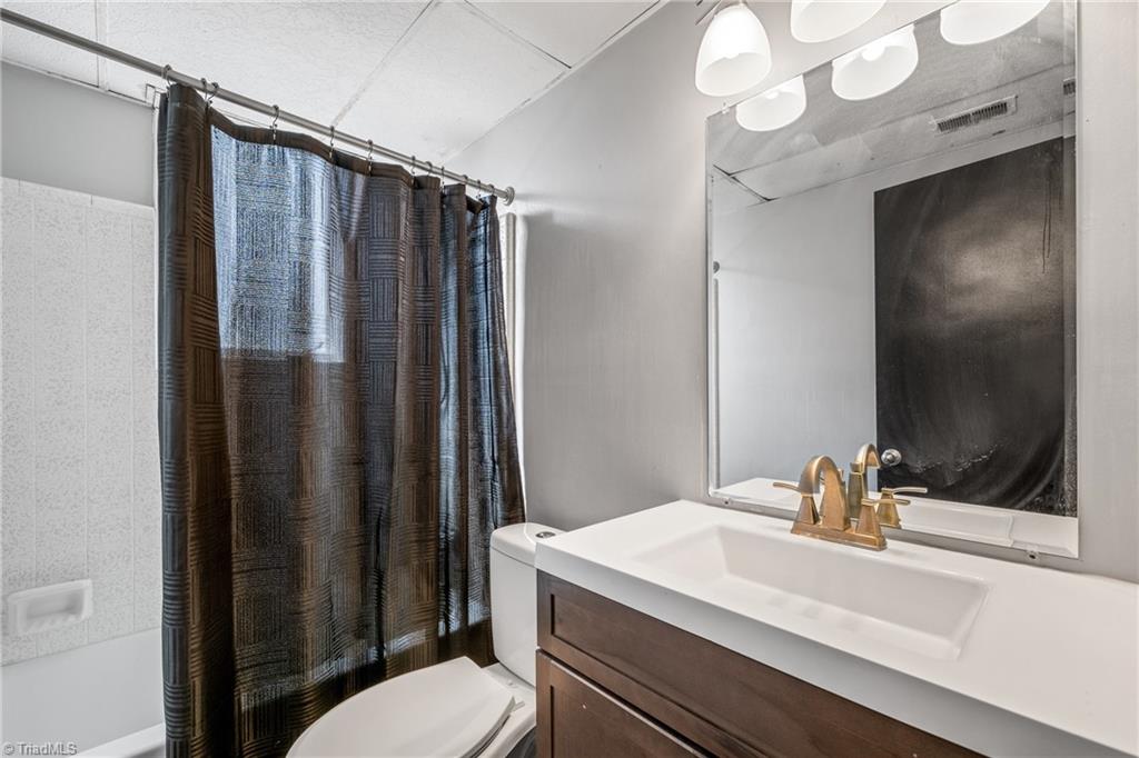 4806 Stan Road Climax, NC 27233 - Photo 22 of 30 Full Bath