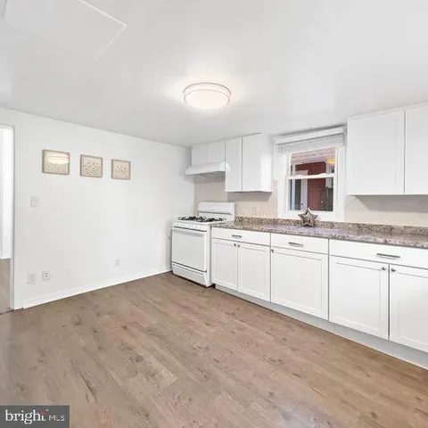 $2,695 | 22 East 2nd Street, Moorestown, NJ 08057