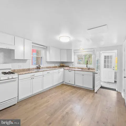 $2,695 | 22 East 2nd Street, Moorestown, NJ 08057