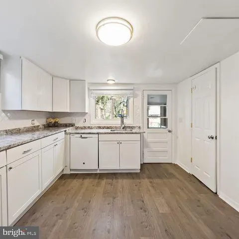 $2,695 | 22 East 2nd Street, Moorestown, NJ 08057