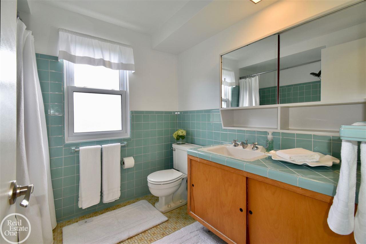 1086 Hawthorne Road Grosse Pointe, MI 48236 - Photo 25 of 31