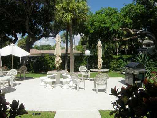 1111 South Ocean Boulevard, Unit 220 Boca Raton, FL 33432 - Photo 15 of 22 Picnic Area