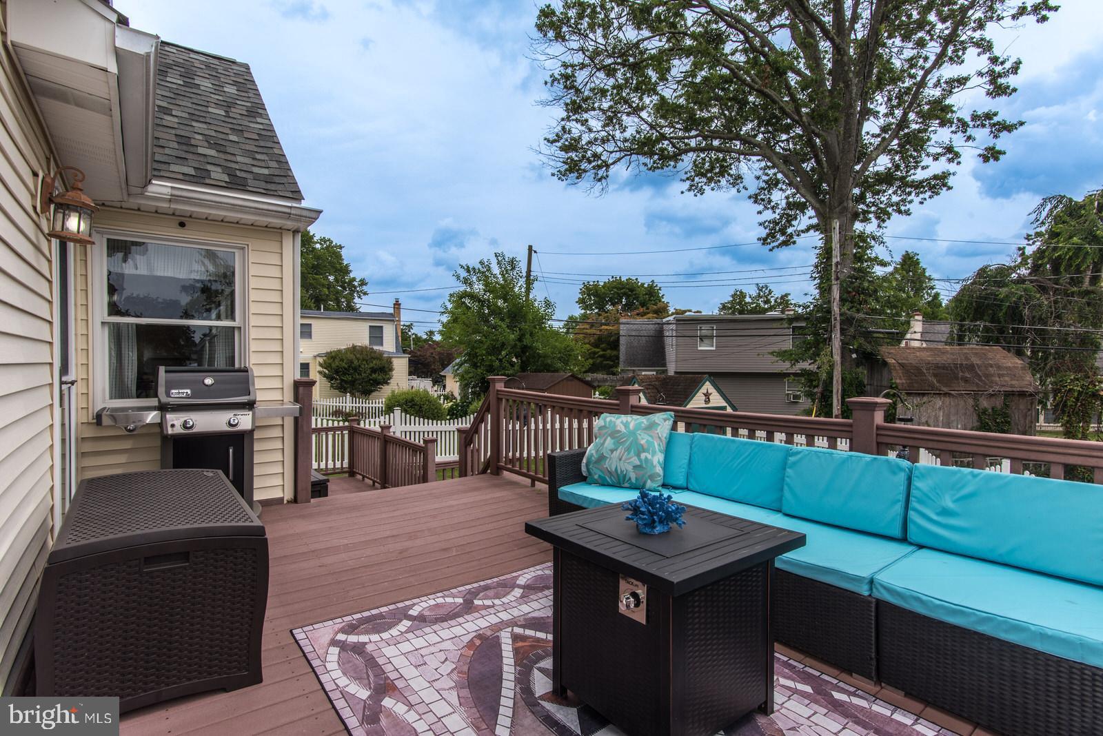 518 Stewart Road Hatboro, PA 19040 - Photo 100 of 103 2 tier Trex deck with Sunsetter awning