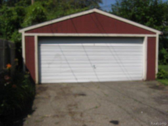 19945 Briarcliff Road Detroit, MI 48221 - Photo 3 of 15 261-906403 Garage.JPG