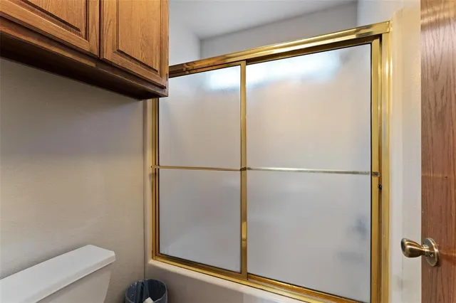 a view of a livingroom with a ceiling fan and window