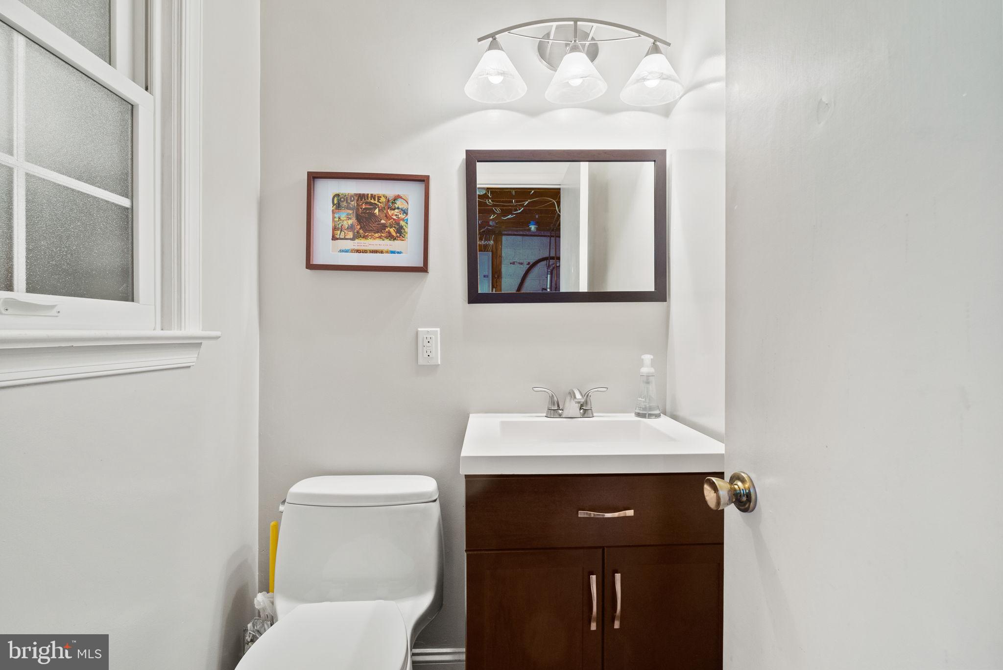 1121 Allison Street Alexandria, VA 22302 - Photo 11 of 51