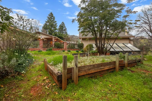 $770,000 | 15133 Vista Knolls Drive, Redding, CA 96001