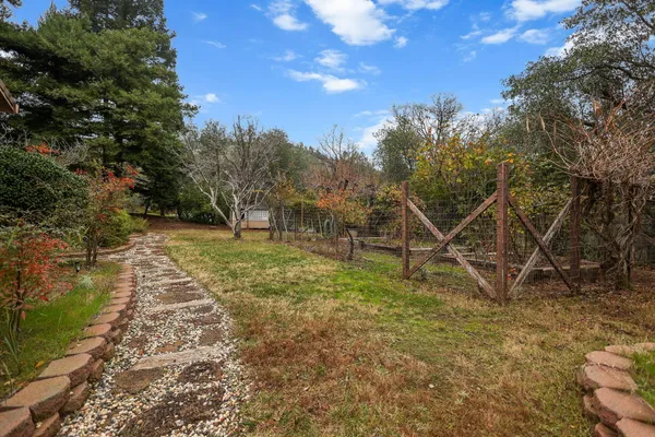 $770,000 | 15133 Vista Knolls Drive, Redding, CA 96001