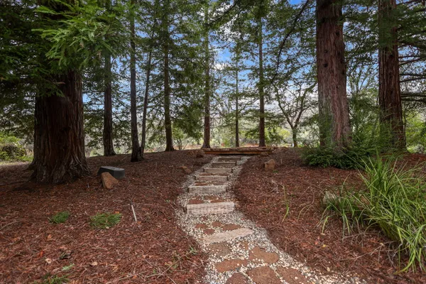 $770,000 | 15133 Vista Knolls Drive, Redding, CA 96001
