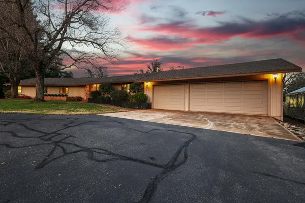 $770,000 | 15133 Vista Knolls Drive, Redding, CA 96001