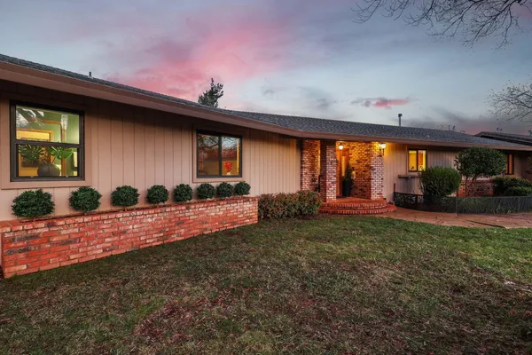 $770,000 | 15133 Vista Knolls Drive, Redding, CA 96001