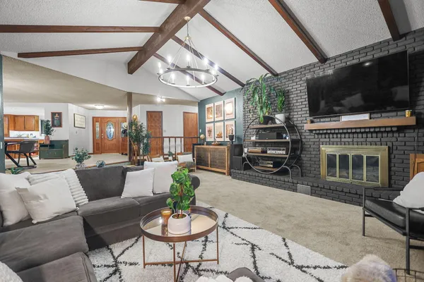 $770,000 | 15133 Vista Knolls Drive, Redding, CA 96001