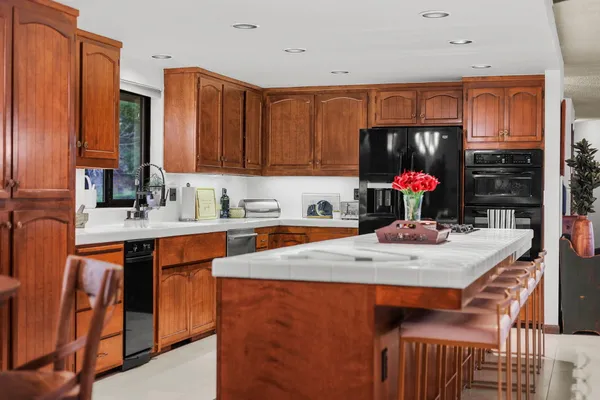 $770,000 | 15133 Vista Knolls Drive, Redding, CA 96001