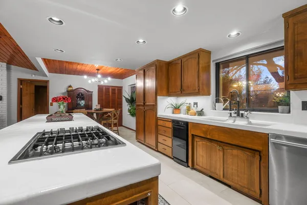 $770,000 | 15133 Vista Knolls Drive, Redding, CA 96001