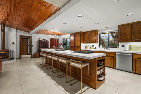 $770,000 | 15133 Vista Knolls Drive, Redding, CA 96001