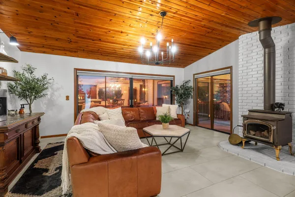 $770,000 | 15133 Vista Knolls Drive, Redding, CA 96001