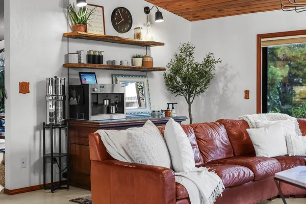 $770,000 | 15133 Vista Knolls Drive, Redding, CA 96001